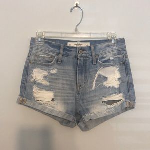 A&F 00 Distressed shorts